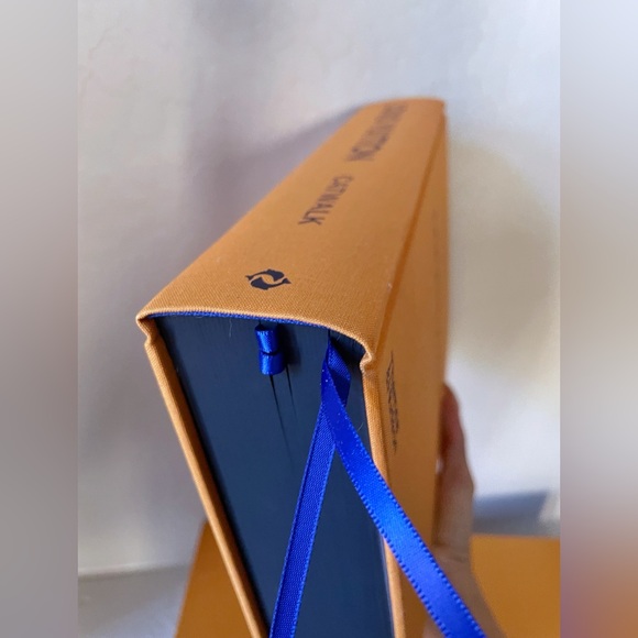 New Louis Vuitton book CATWALK coffee table collectible book - Picture 17 of 17